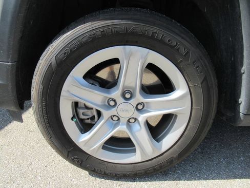 Used 2024 Jeep Compass Sport AWD/4WD image 5