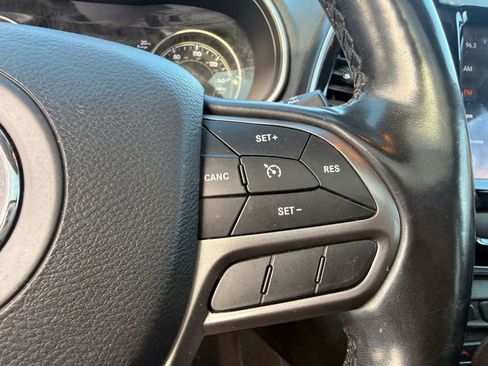 Used 2019 Jeep Cherokee Limited AWD/4WD image 17