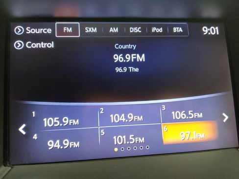 Used 2020 Nissan Pathfinder SV FWD image 25