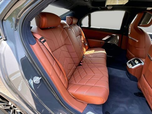 Used 2023 BMW 760i xDrive w/ Luxury Rear Seating Package AWD/4WD image 19
