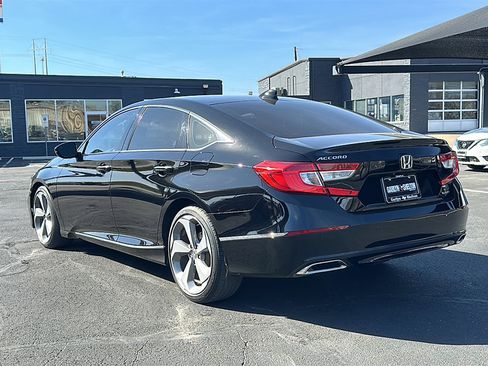 Used 2018 Honda Accord Touring image 6