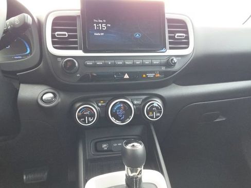 Used 2023 Hyundai Venue Limited FWD image 15