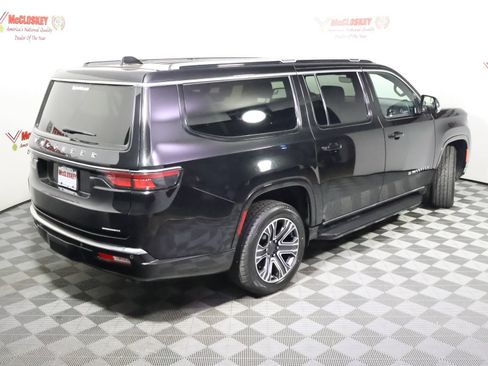 Used 2024 Jeep Wagoneer L Series II w/ Flexible Seating Group AWD/4WD image 4