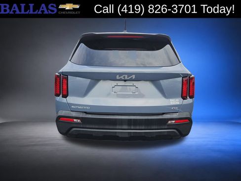 Used 2023 Kia Sorento LX AWD/4WD image 4