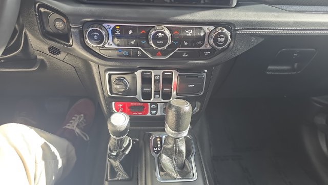 Used 2024 Jeep Wrangler Unlimited Rubicon 4xe w/ Convenience Group AWD/4WD image 19