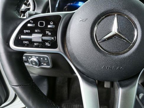 Used 2021 Mercedes-Benz GLB 250 4MATIC image 9