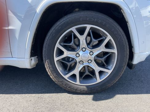 Used 2019 Jeep Grand Cherokee Overland AWD/4WD image 7