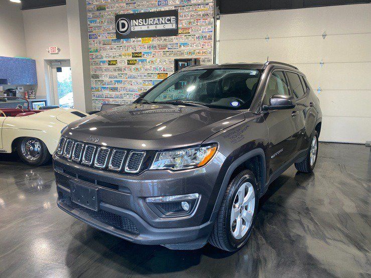 Used 2019 Jeep Compass Latitude w/ Popular Equipment Group AWD/4WD image 3
