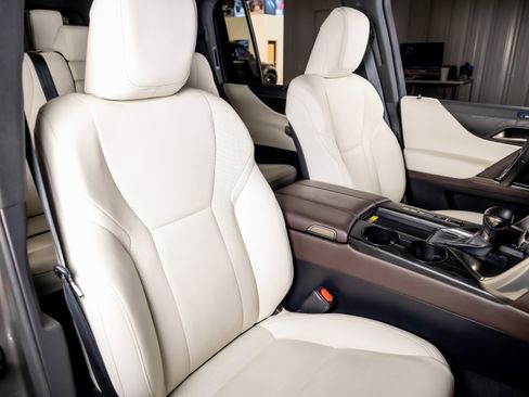 Used 2024 Lexus LX 600 4WD w/ Appearance Package image 19