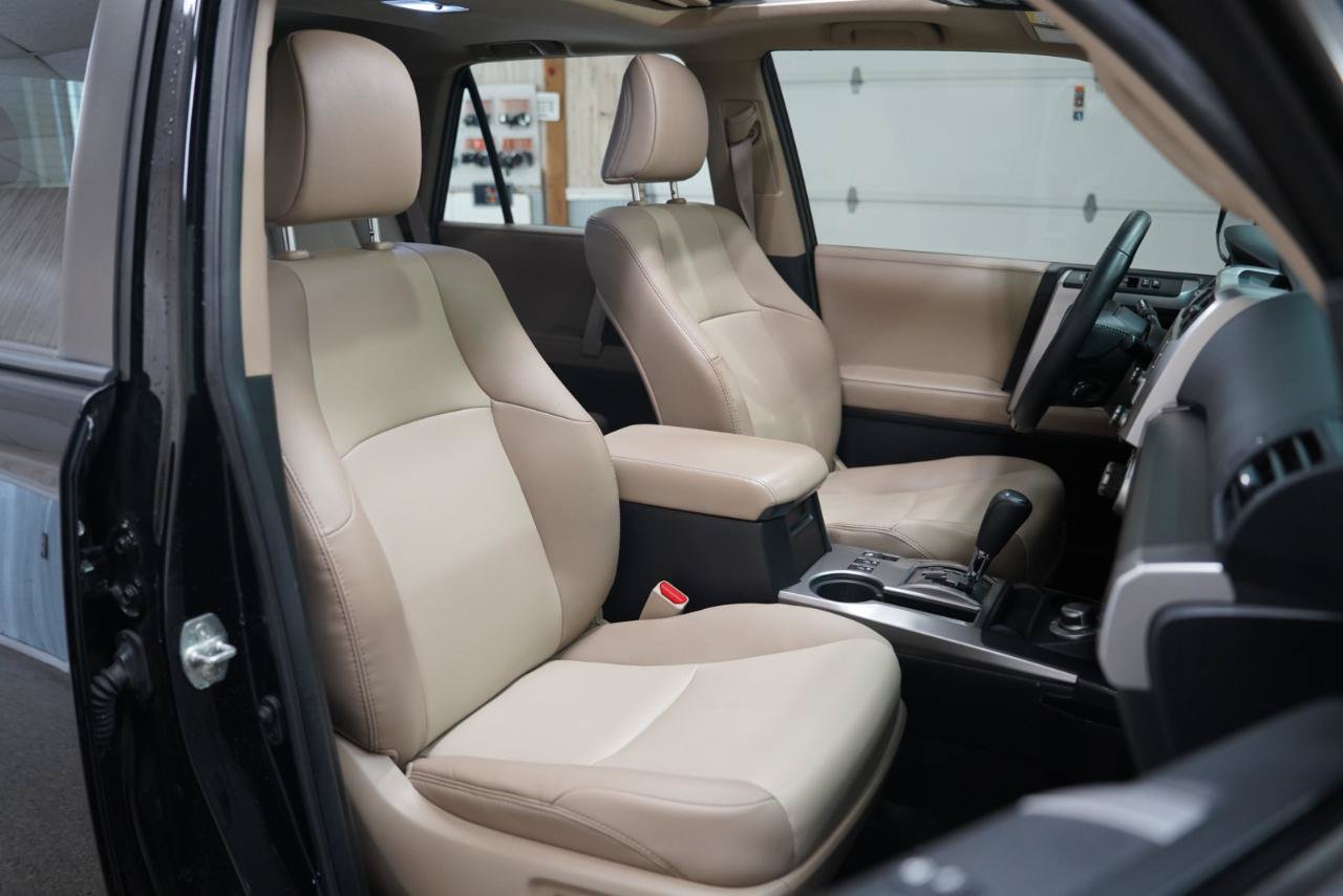 Used 2022 Toyota 4Runner SR5 Premium w/ Moonroof Package AWD/4WD image 32