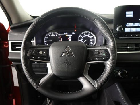 Used 2024 Mitsubishi Outlander SE image 35