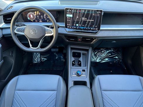 New 2026 Volkswagen Tiguan SE image 12
