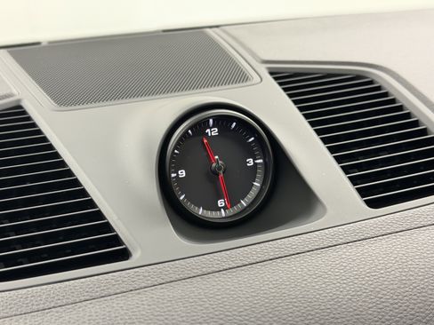 Certified 2023 Porsche Cayenne Platinum Edition image 55