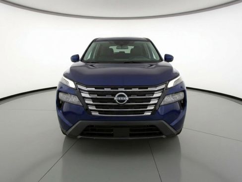 Used 2025 Nissan Rogue SV FWD image 2