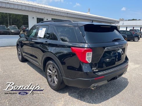 Used 2023 Ford Explorer XLT w/ Equipment Group 202A RWD image 12
