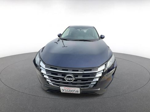 Used 2025 Nissan Rogue SV FWD image 2
