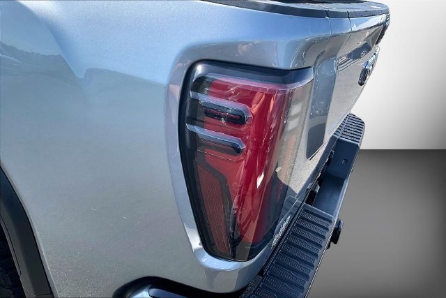 Used 2024 GMC Sierra 2500 AT4 w/ AT4 Premium Plus Package AWD/4WD image 31