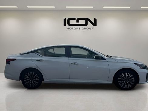 Used 2025 Nissan Altima 2.5 SV FWD image 6