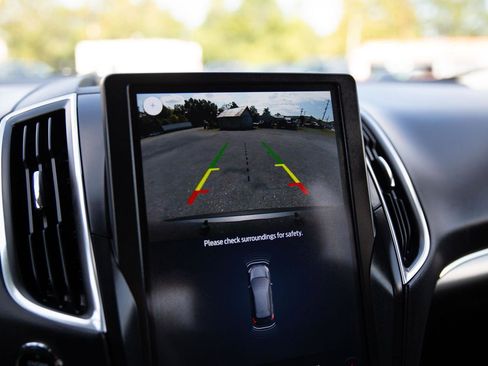 Used 2024 Ford Edge Titanium image 17