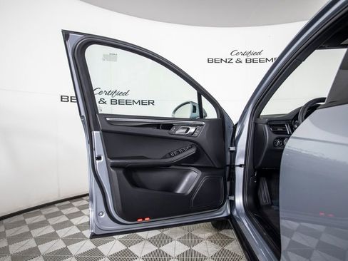 Used 2025 Porsche Macan image 15