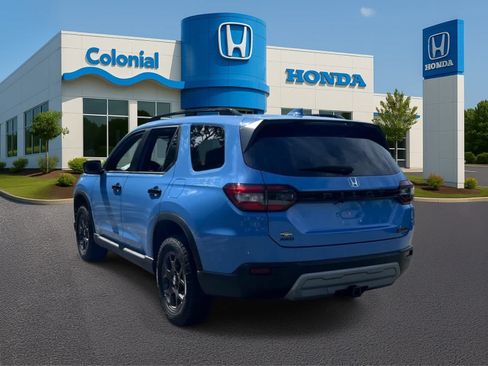Used 2025 Honda Pilot TrailSport image 4