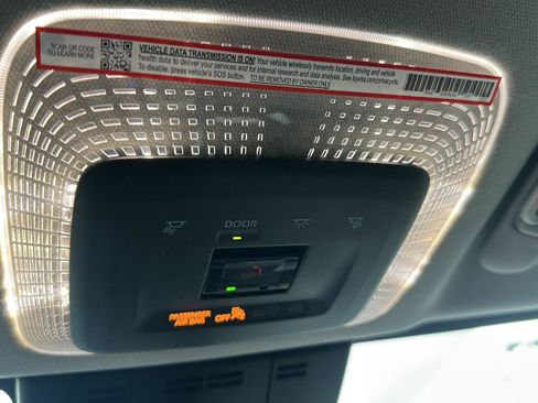 Certified 2025 Toyota Prius LE FWD image 15