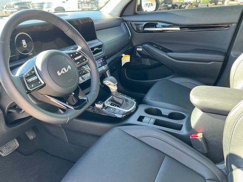 Used 2025 Kia Seltos SX image 16