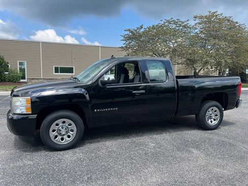 Used 2009 Chevrolet Silverado 1500 W/T w/ LS Package image 3