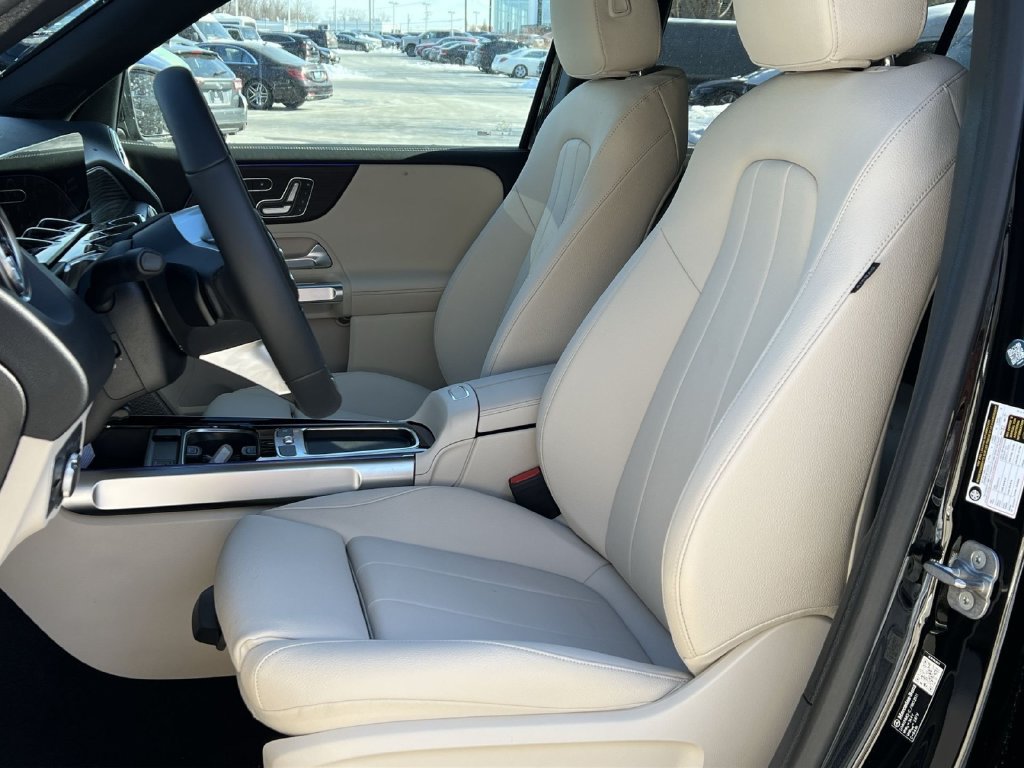 Used 2026 Mercedes-Benz GLB 250 4MATIC image 11