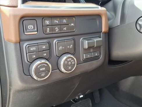 New 2026 Chevrolet Suburban High Country AWD/4WD image 15