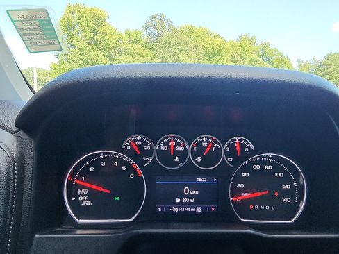 Used 2021 Chevrolet Silverado 1500 LT AWD/4WD image 16