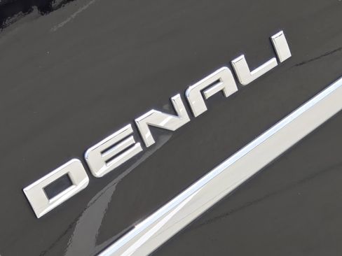 Used 2019 GMC Yukon XL Denali w/ Denali Ultimate Package AWD/4WD image 12