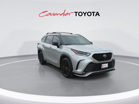 Certified 2025 Toyota Highlander XSE AWD/4WD image 2