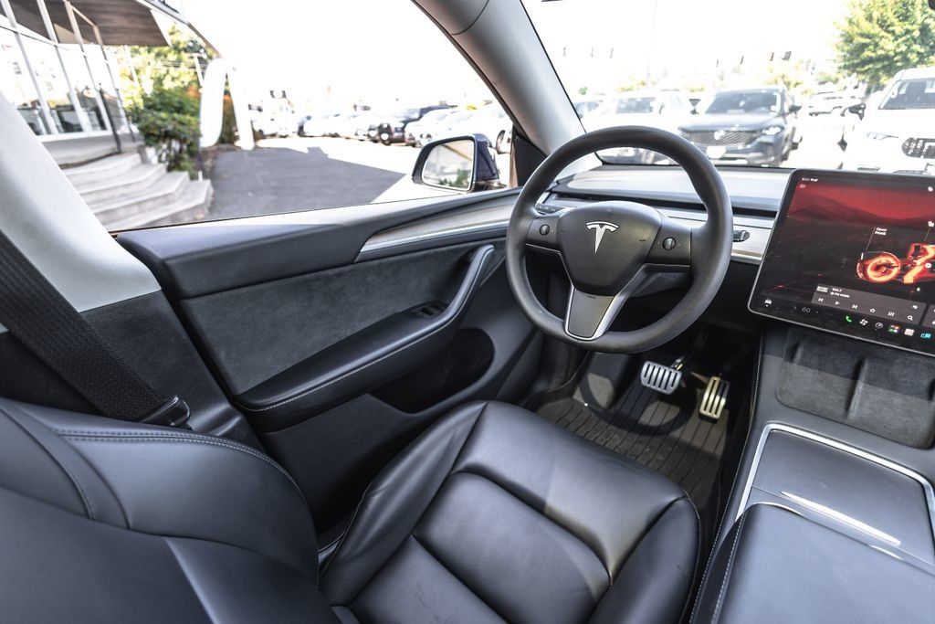 Used 2024 Tesla Model Y Performance AWD/4WD image 17