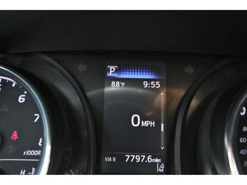 Used 2020 Toyota Camry SE FWD image 13