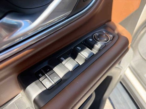 Used 2023 Chevrolet Tahoe High Country w/ Advanced Technology Package image 17