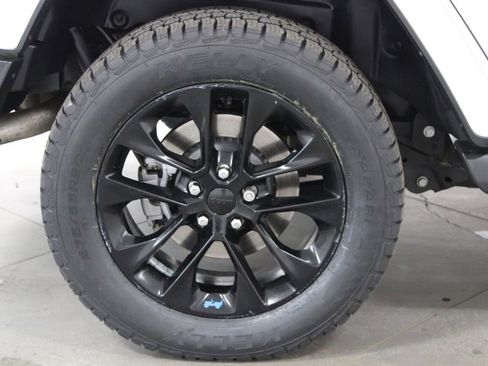 Used 2023 Jeep Wrangler Unlimited Sahara w/ Cold Weather Group AWD/4WD image 17