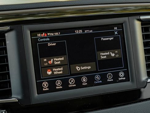 Used 2019 Chrysler Pacifica Touring-L image 37