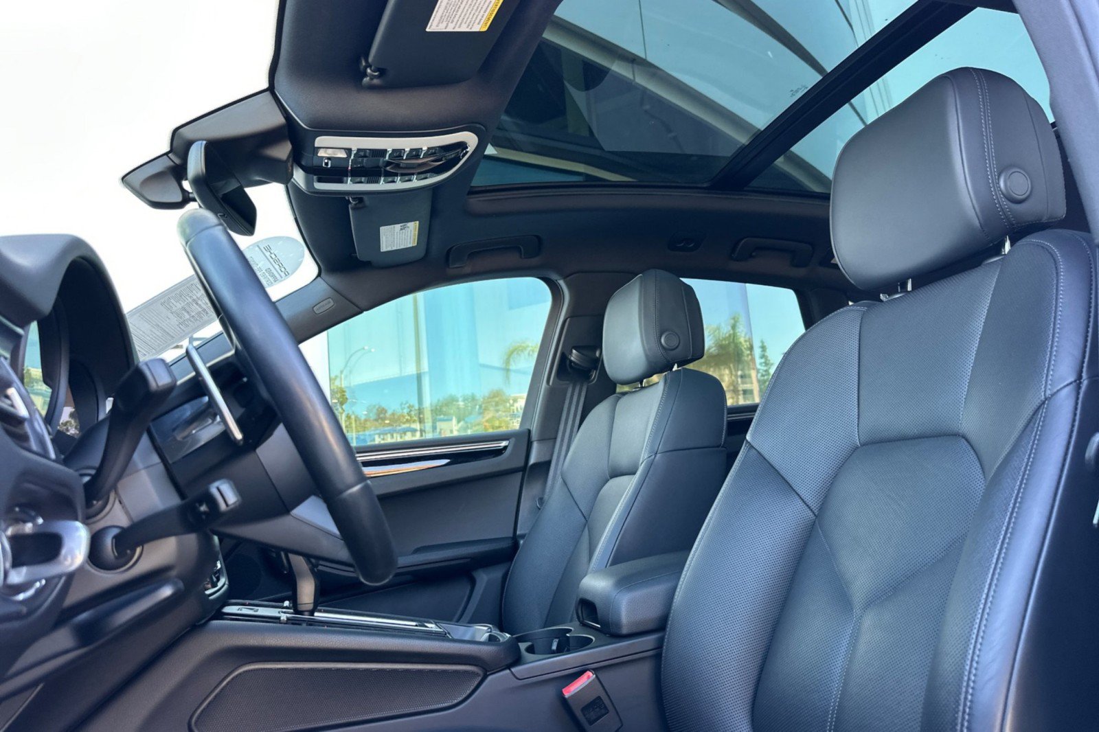 Certified 2023 Porsche Macan S AWD/4WD image 5