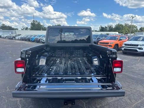 Used 2022 Jeep Gladiator Sport AWD/4WD image 5