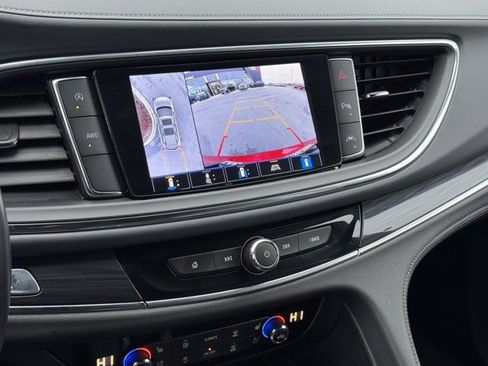 Used 2024 Buick Enclave Premium image 33