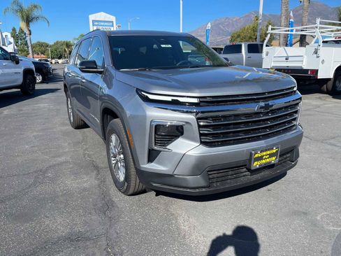 New 2025 Chevrolet Traverse LT w/ LPO, Floor Liner Package image 2