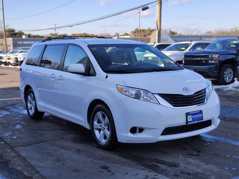 Used 2013 Toyota Sienna LE image 7