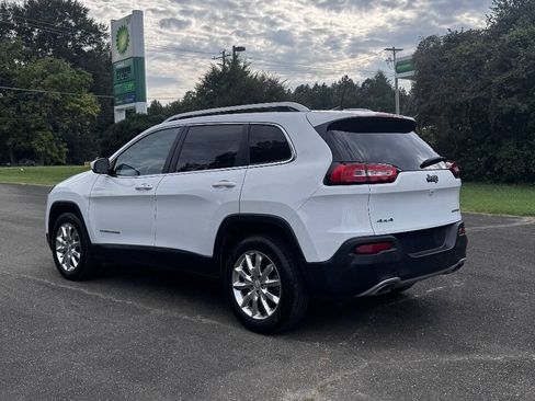 Used 2017 Jeep Cherokee Limited AWD/4WD image 6