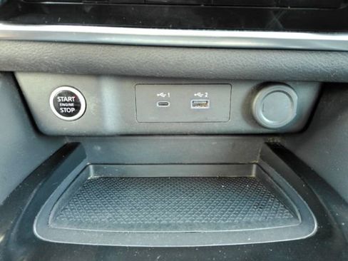 Used 2023 Nissan Rogue S image 38