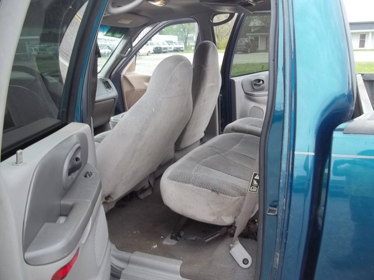Used 2001 Ford F150 Lariat RWD image 8