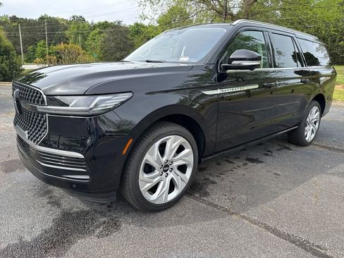 New 2025 Lincoln Navigator L Reserve image 3