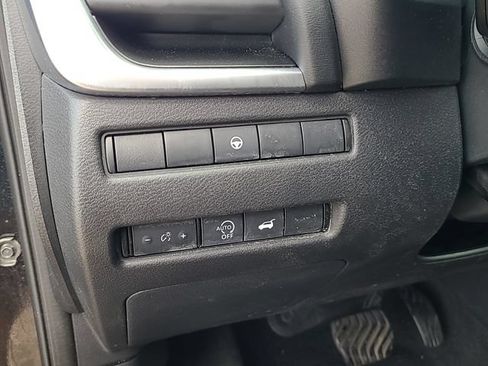 Used 2024 Nissan Rogue SV AWD/4WD image 14
