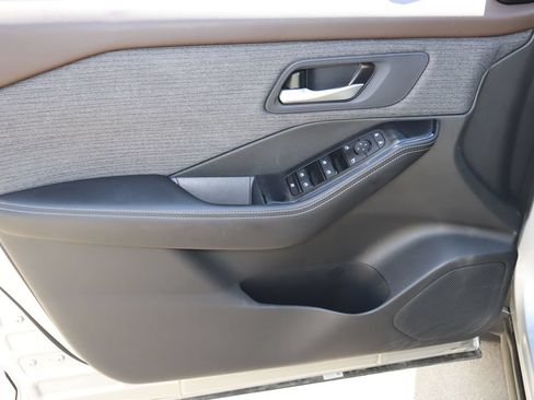 Used 2023 Nissan Rogue SV FWD image 19