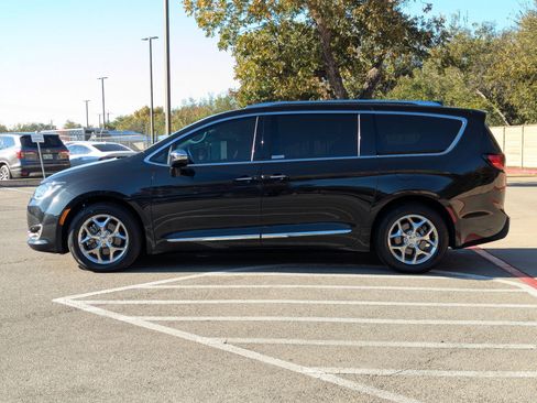 Used 2019 Chrysler Pacifica Limited image 7